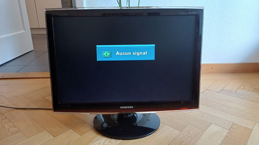 Écran Samsung T240HD 57 cms × 40 cms (Gebraucht) in Genève für CHF 20 ...
