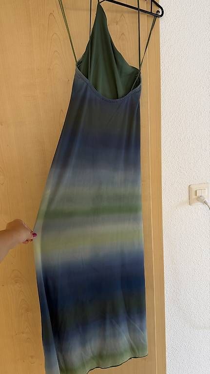 Vestiti: Pull&Bear Maxikleid mit Trägern – Usato da Rorschach venduto da Tara234 1