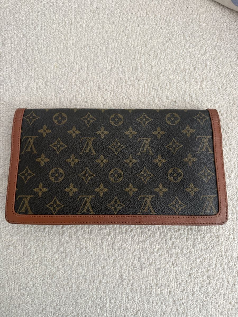 Louis Vuitton Borse da donna: LV Clutch Monogram Canvas Brown Leather Trim - Chic Accessor – Usato da Zürich venduto da dmedina147 3
