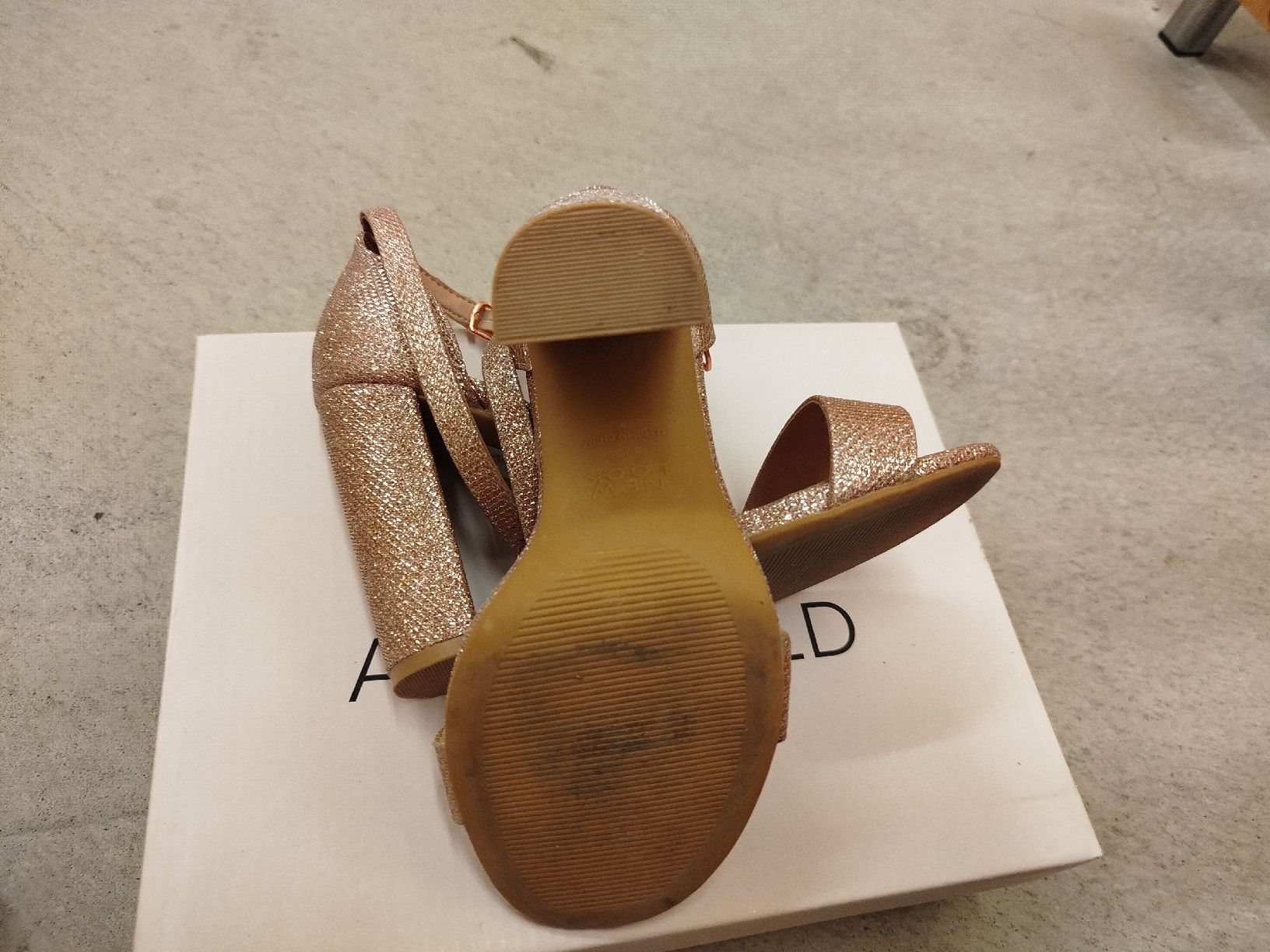 Scarpe da donna: Sandalen rosegold Größe 36 – Usato da Hunzenschwil venduto da Mascha17 2