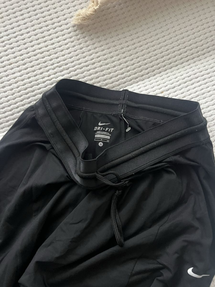 Nike Pantaloni: NIKE HAAREMHOSE SCHWARZ GR S – Usato da Basel venduto da theo-g77 2