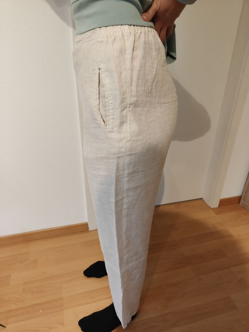 Pantaloni: Leinenhose beige elastischer Bund Gebrauchsspuren – Usato da Olten venduto da Edelw1ss 1