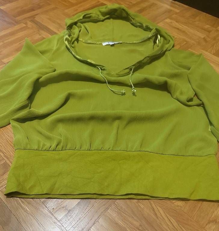 Bershka Top: Haut transparent vert Bershka taille M – Usato da Lausanne venduto da loi_8msc 2