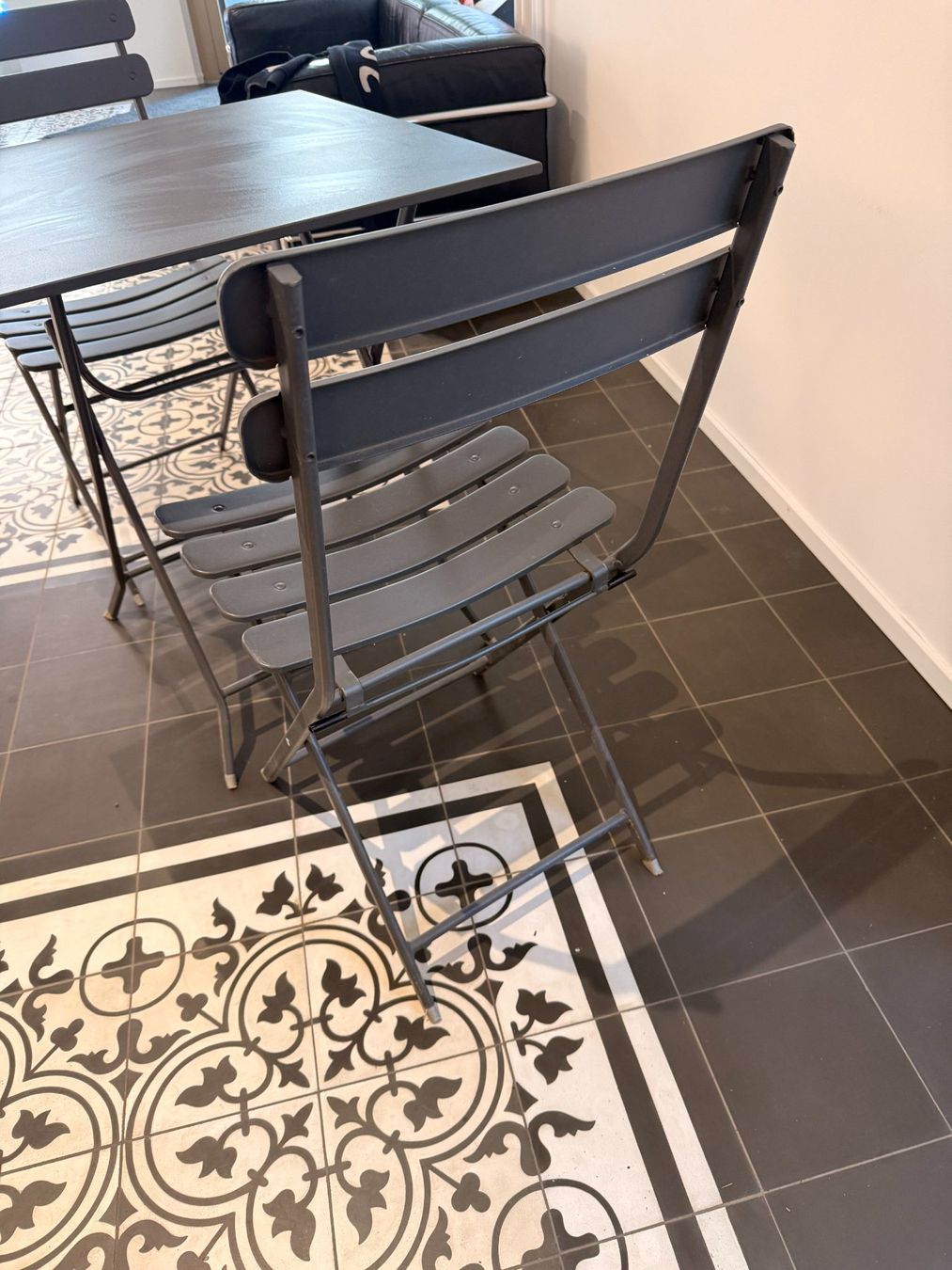 Set di tavolo e panche: Gartentisch mit zwei Stühlen im Set – Usato da Zürich venduto da kiddoroboto 4