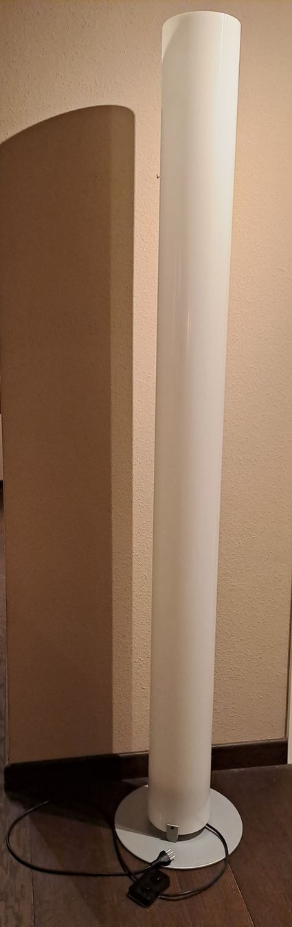 Flos Lampade: FLOS Stylos Stehleuchte – Usato da Zürich venduto da cla_pb5j