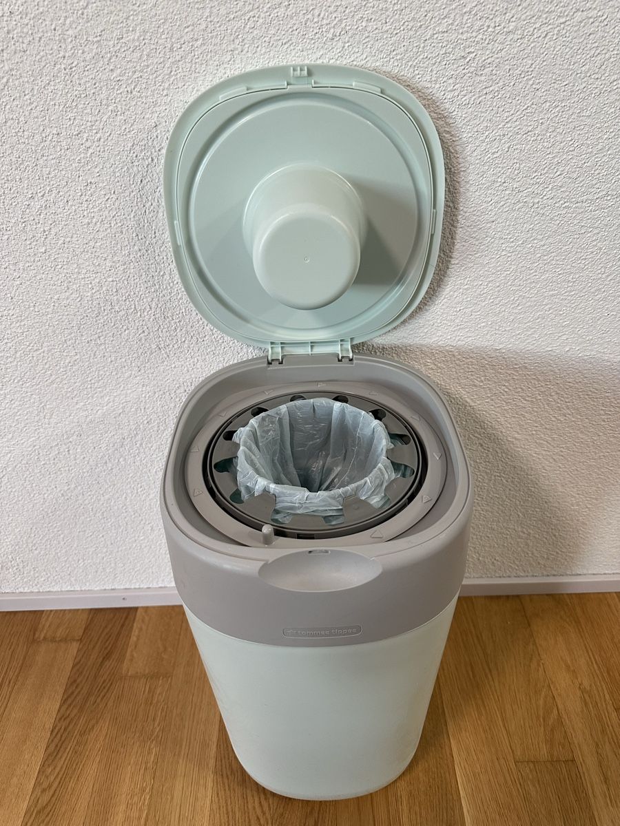 Tommee Tippee Cestini per rifiuti: Tommee Tippee Twist and Click Nappy Disposal Bin – Usato da Schlieren venduto da And_CH 2