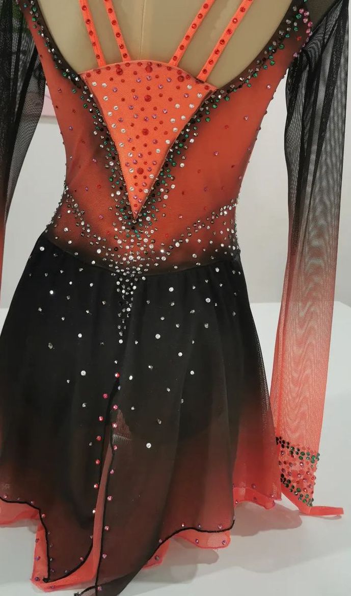 Vestiti & Gonne: Kürkleid Eiskunstlauf gr.14 j.=34 – Usato da wettingen venduto da MCX4 2