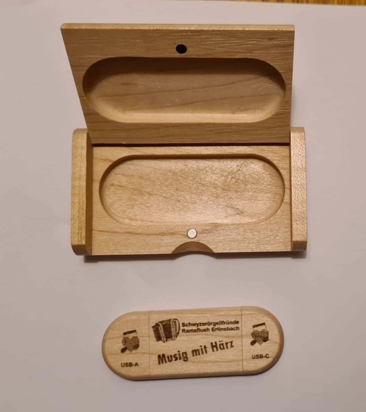 CD: Schwyzerörgeli-Fründe RAMSFLUE Jubiläums-Stick – Nuovo e nell'imballaggio originale da Schönenwerd venduto da edursu 4