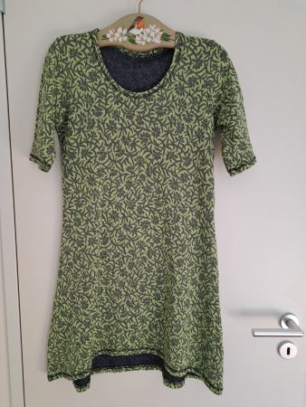 Damen Kleid/Tunika geblümt mit Schal wie Blutsgeschwister
