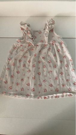 Sommerliches Baby Kleid mit Blumenmuster, Grösse 80
