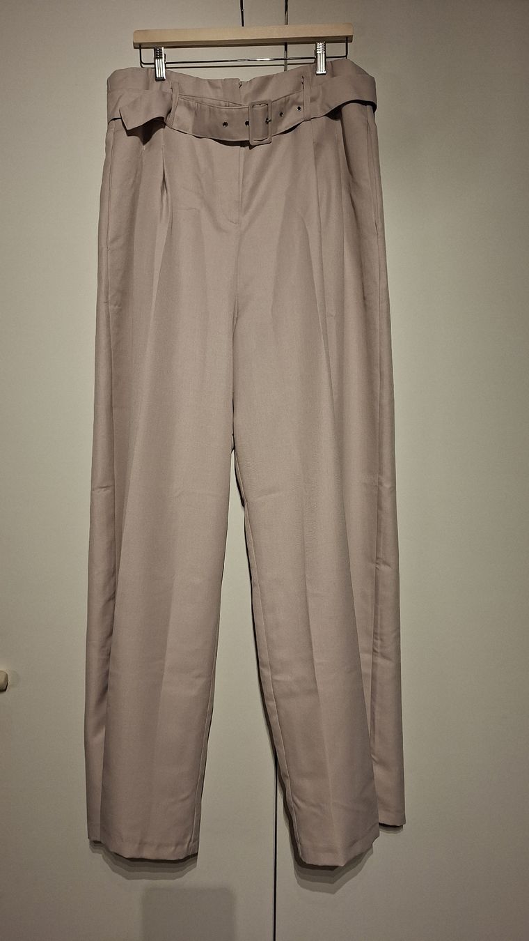 Asos Pantaloni: Marlenehose von Asos – Nuovo (secondo la descrizione) da Oberengstringen venduto da Kimchimon