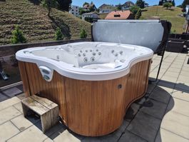 Amore Bay Dimension One Whirlpool / Spa / Jacuzzi