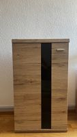 Holzmöbel mit Glasplatte