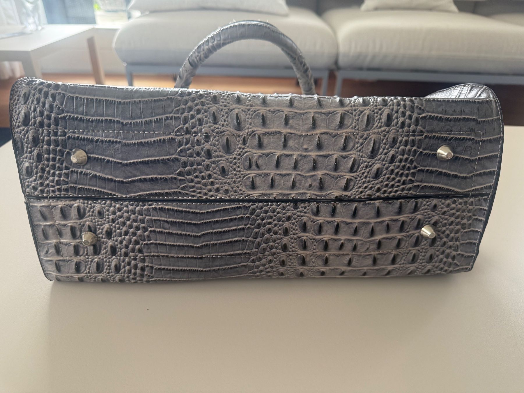 Taschen für Damen: Handtasche in Kroko-Optik, in grau – Gebraucht aus Zollikon von dorean 5