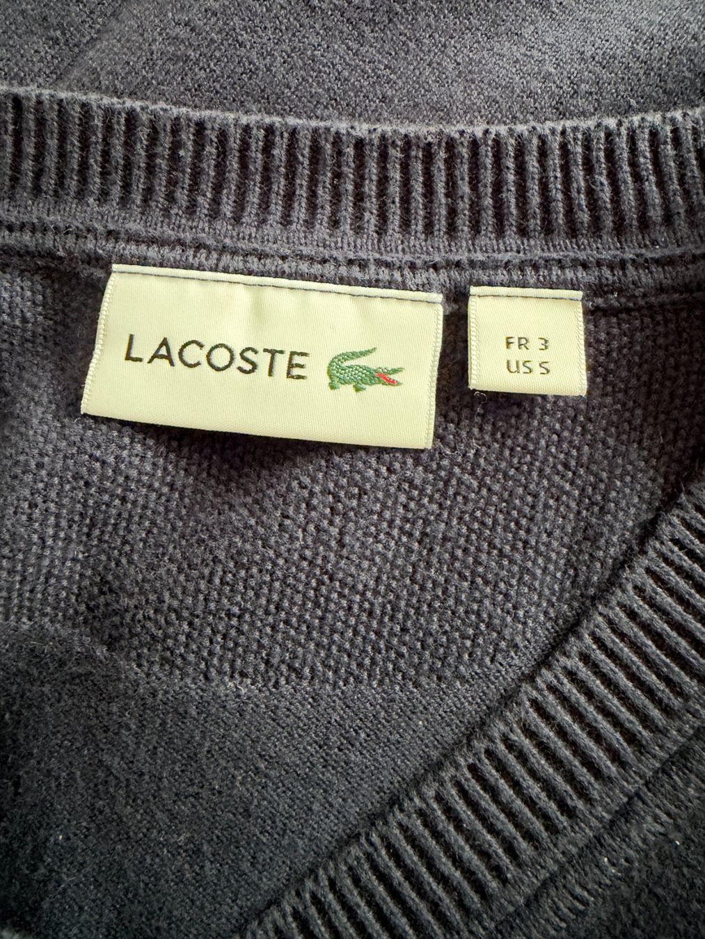 Lacoste Pullover & Sweatshirts: Pull Lacoste col V bleu marine - Taille 3 / S – Gebraucht aus Fully von Avranville 2