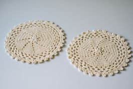 Handgemacht!  2 x Häkeldeckchen aus Baumwolle Vintage
