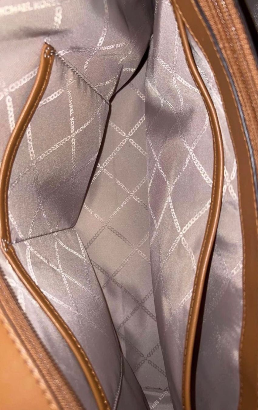 Michael Kors Borse da donna: Michael Kors Shopper Voyager Medium Mit Logo – Usato da Buchs AG venduto da mel_9p8r 1