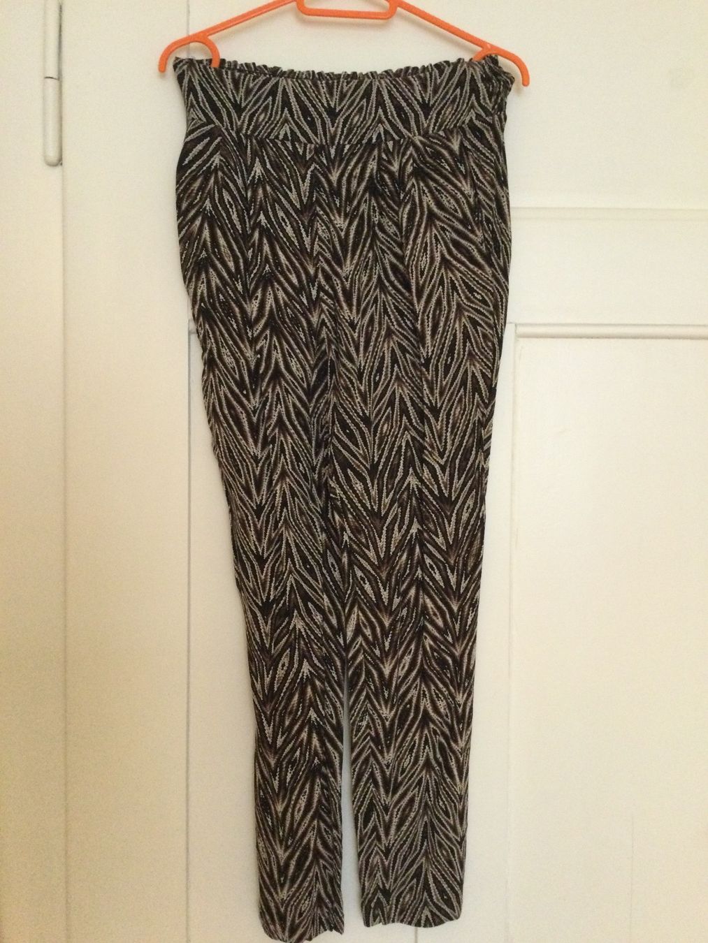 Sisley Pantaloni: Sisley Sommerhose mit Tigermuster -  34 - XS – Usato da Zürich venduto da Janakpur 1
