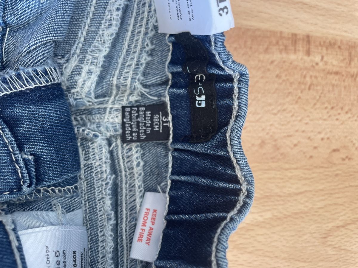 Pantaloni: Gr. 104 Jeansshorts NEU – Usato da Wädenswil venduto da flo8820 2
