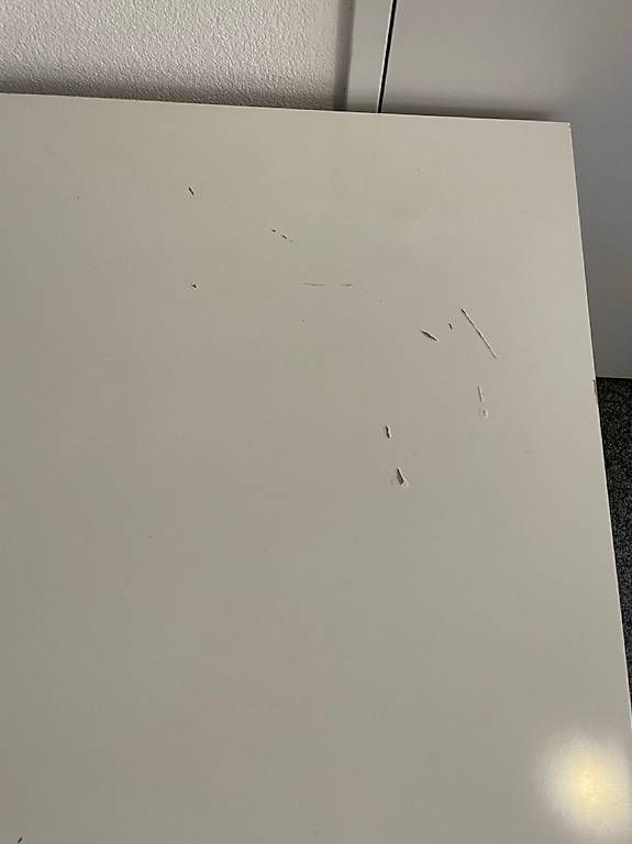 Tische: IKEA Tisch MELLA – Gebraucht aus Zürich von hanswieheirii 1