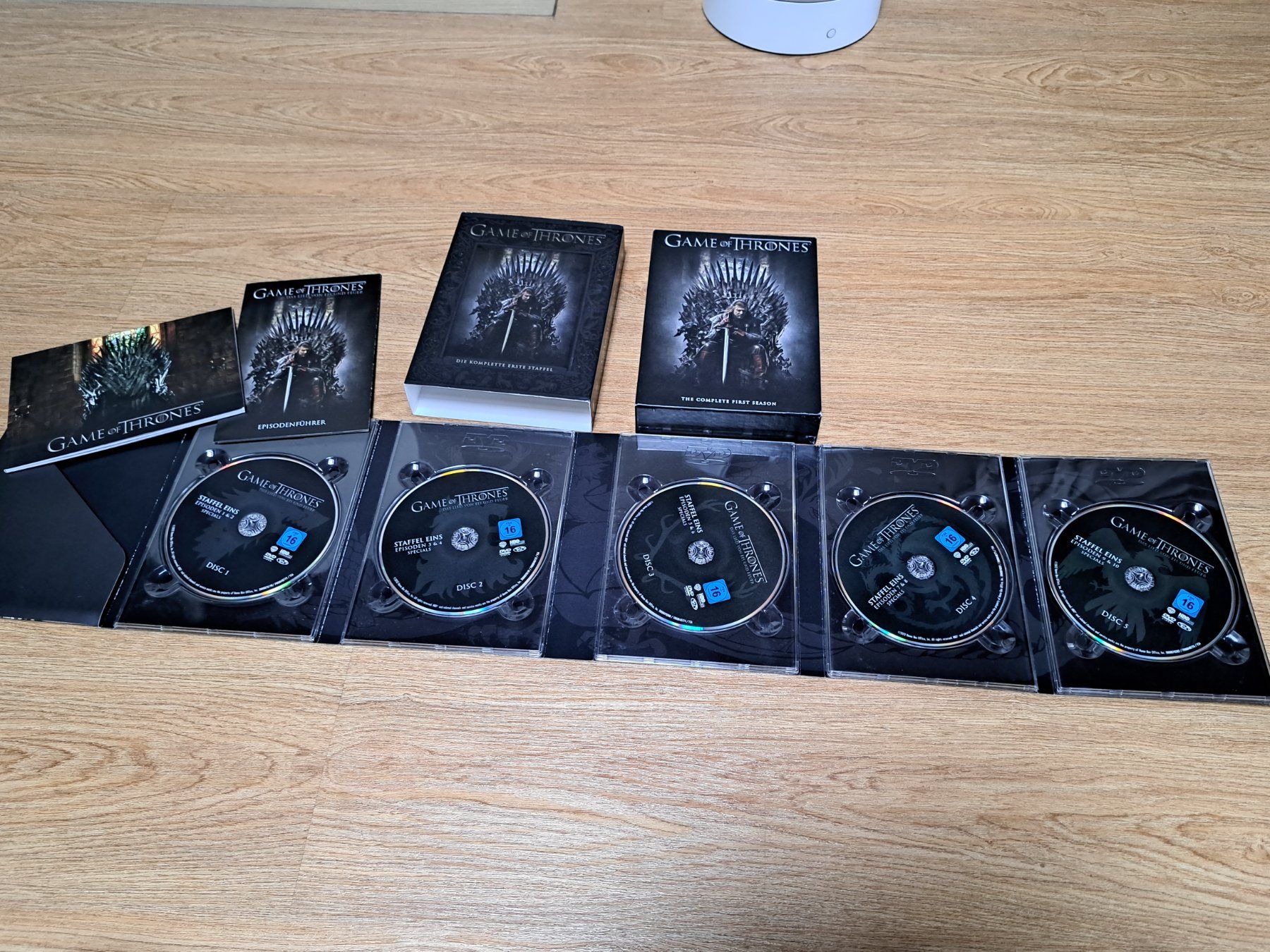 Tutti i DVDs: Game of Thrones 1, Limitierte Sammlerbox mit 5 Discs – Nuovo (secondo la descrizione) da Unterseen venduto da Kanica 6