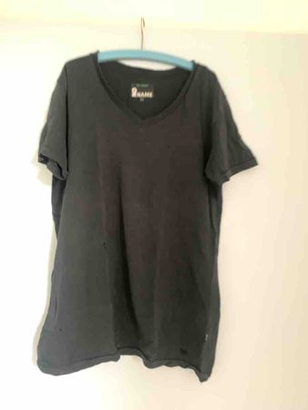 T-Shirt NO NAME schwarz V-Ausschnitt Grösse M gebraucht