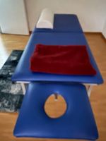 blaue Massageliege