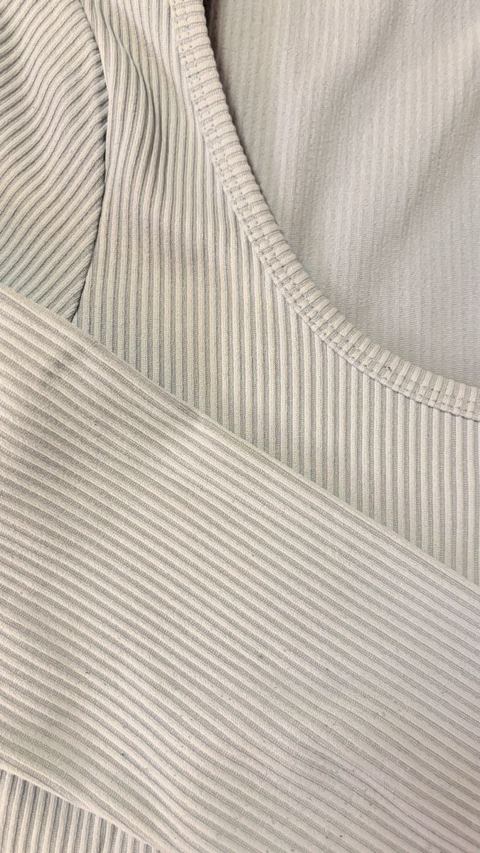 Top: Ribbed Longsleeve Top Hellblau – Damen – Usato da Rothenbrunnen venduto da mia_n6vj 1