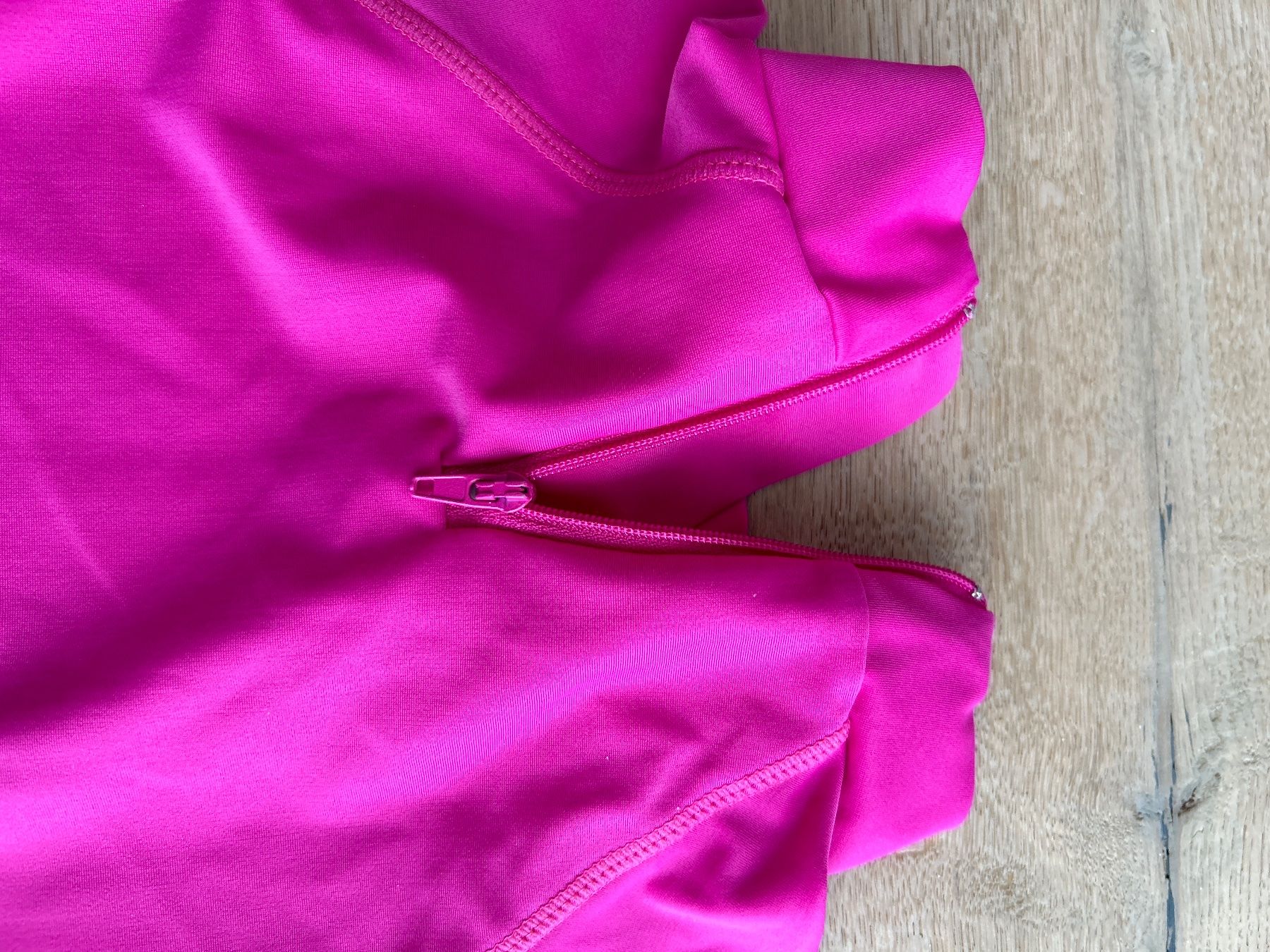Maillots de bain: T-shirt bain 110 cm – D'occasion à Yens par Chriis 2