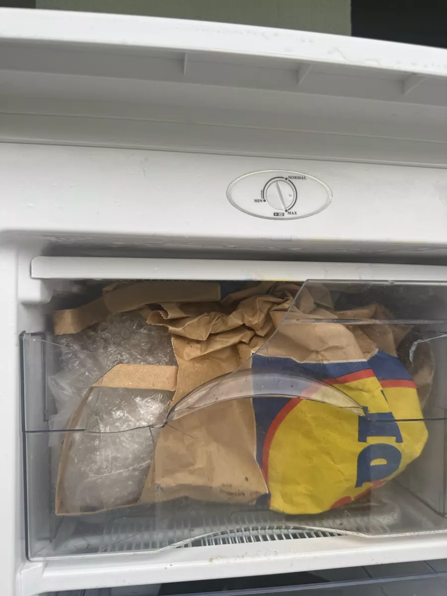 Gefrierschrank: Gefrierschrank mini – Gebraucht aus Pfäffikon SZ von maria_und_joao 1