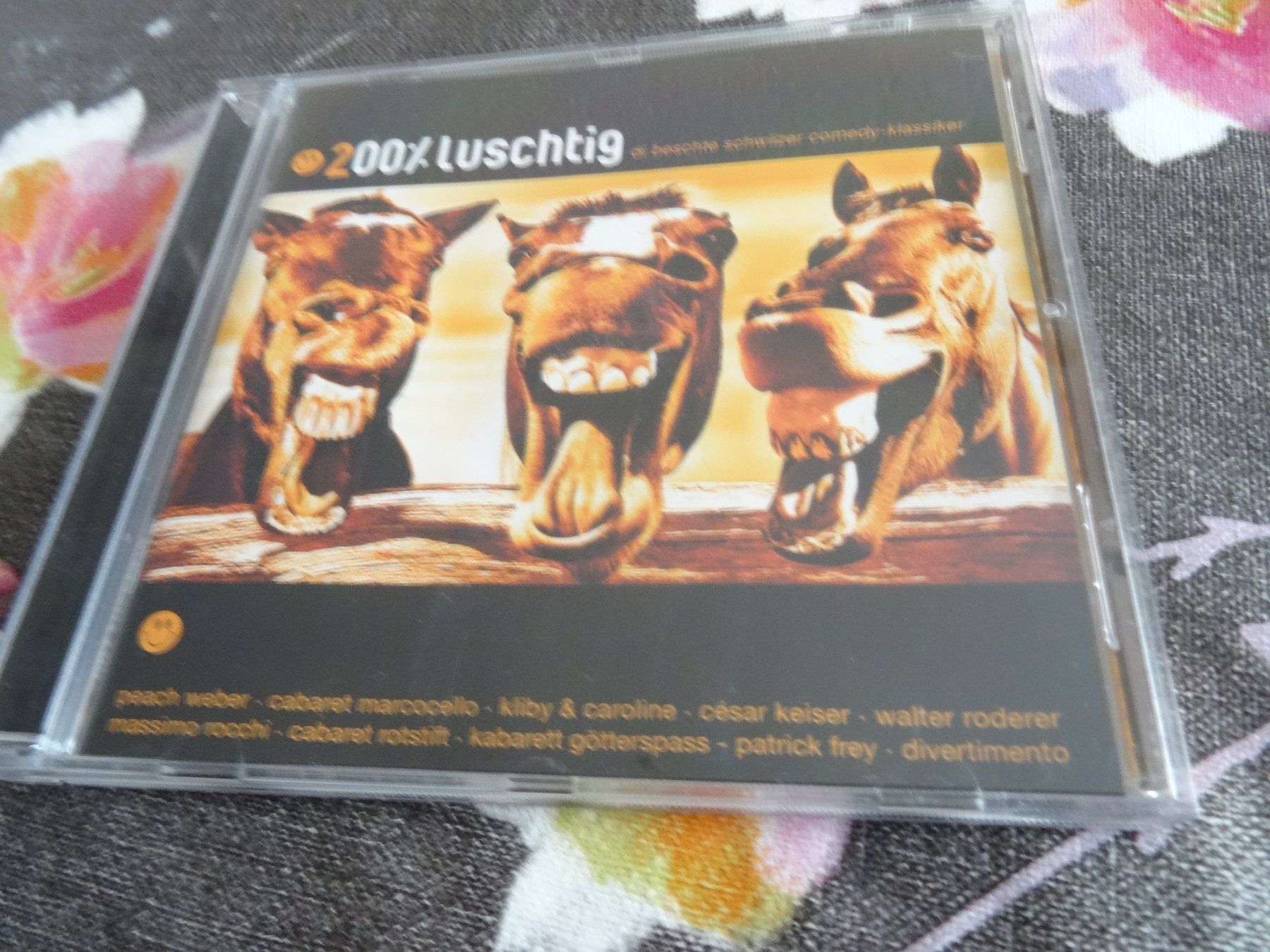 CD: 200 % Luschtig - di beschte schwiizer comdey-klassiker CD – Usato da Olten venduto da Disc-Ausverkauf