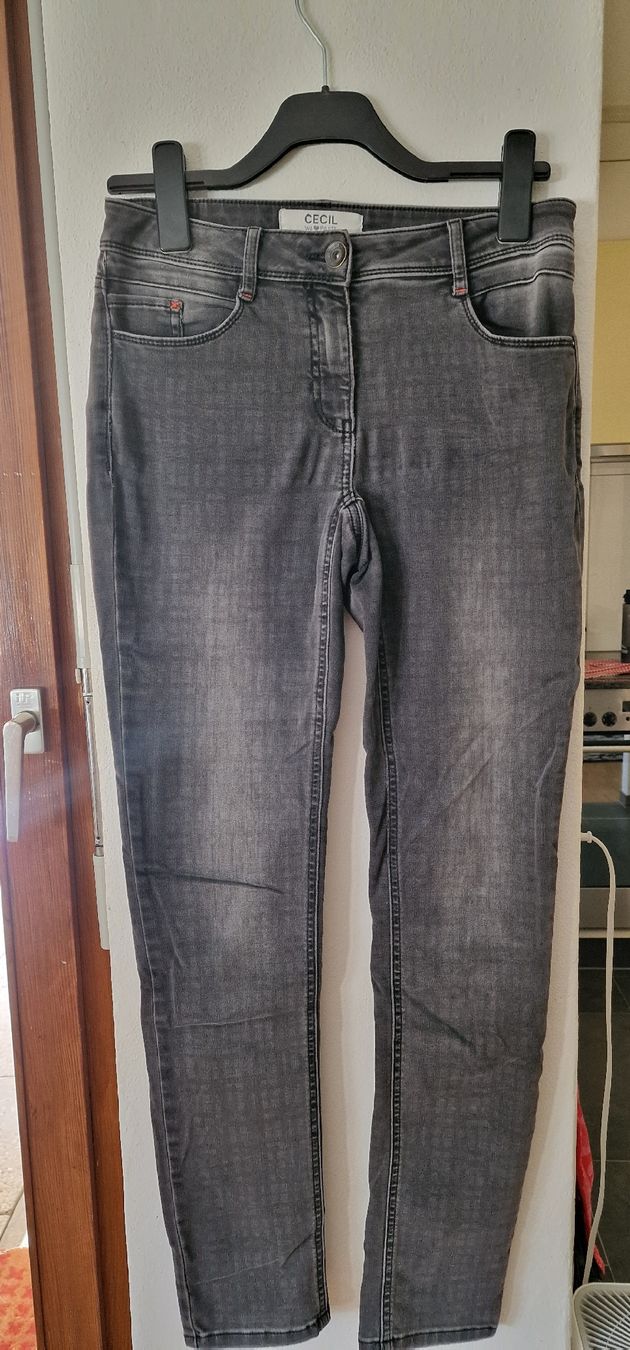 Cecil Pantalons: Cecil Damenjeans Grau Gr. 25/32 – D'occasion à Romanshorn par REALJessiB 1