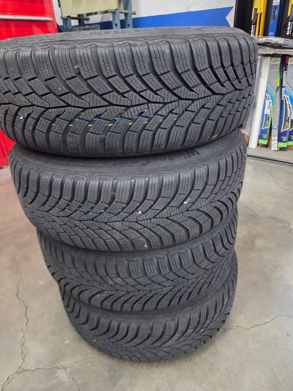 Continental Pneus & Kompletträder: Winterräder Continental 185/60 R15 – Gebraucht aus Frasnacht von garhalt 1