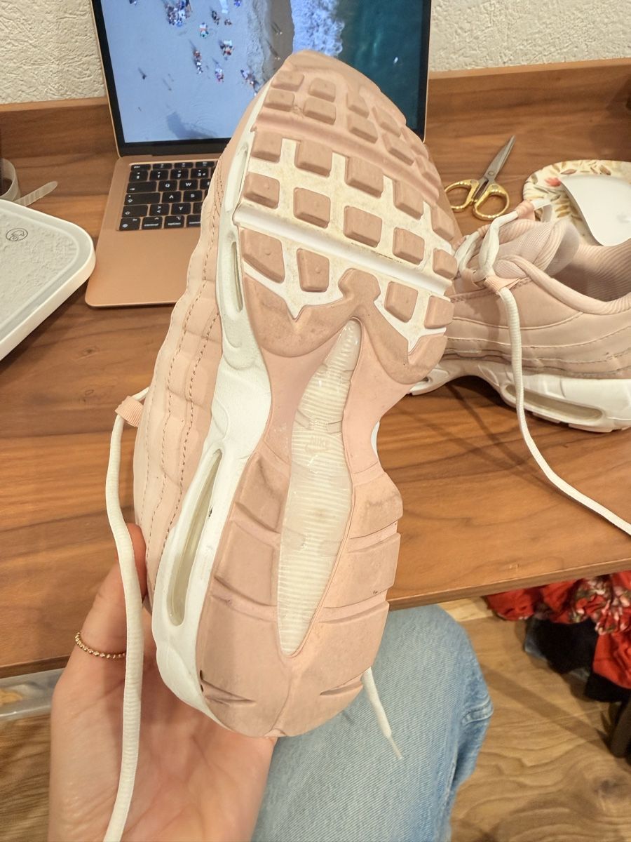Nike Damenschuhe: Nike Schuhe 37,5 – Gebraucht aus Dotzigen von White_Warrior 2