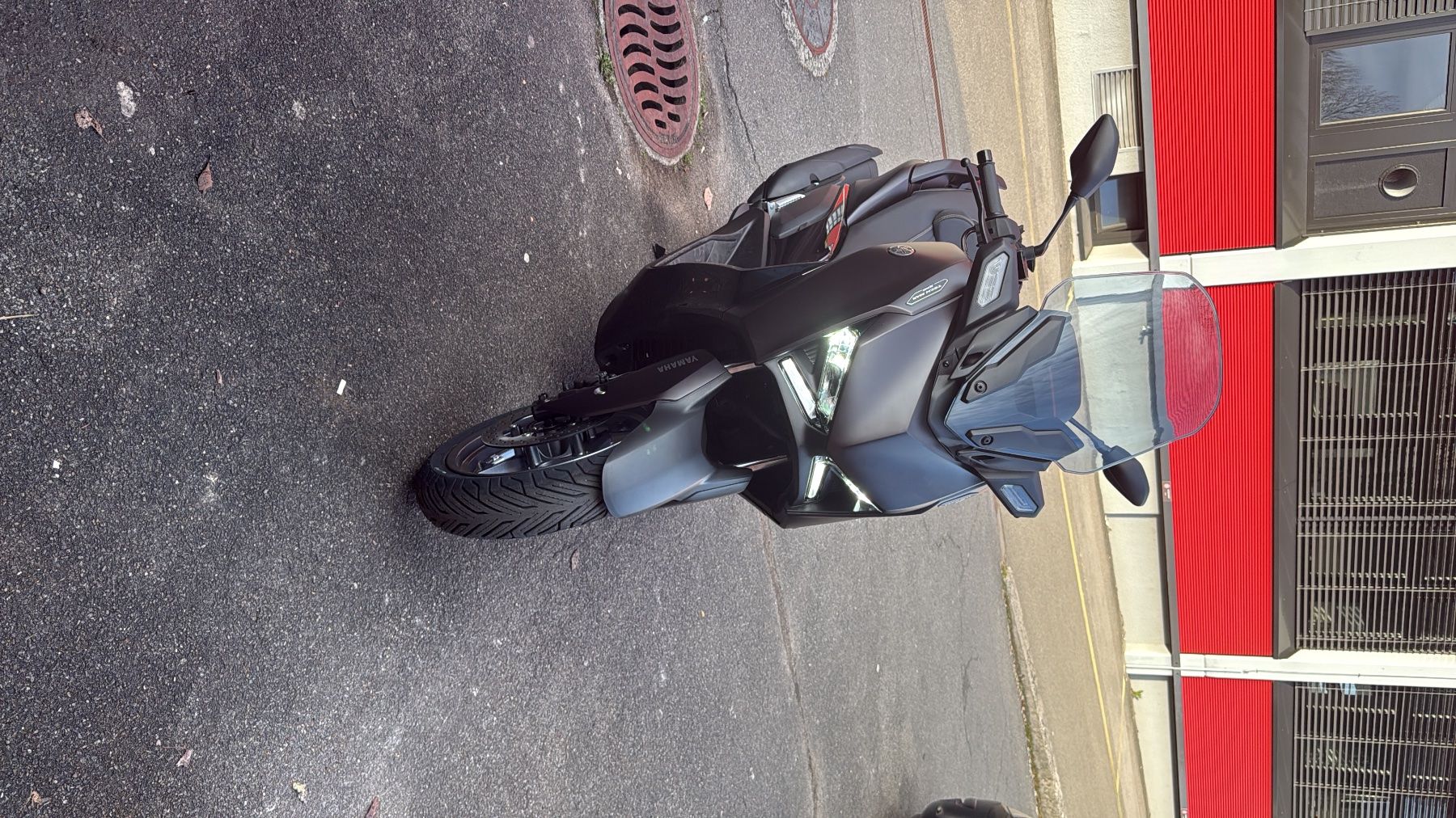 Yamaha Scooters: Yamaha Xmax Tech Max 125 – D'occasion à Baar par iva_wbb5