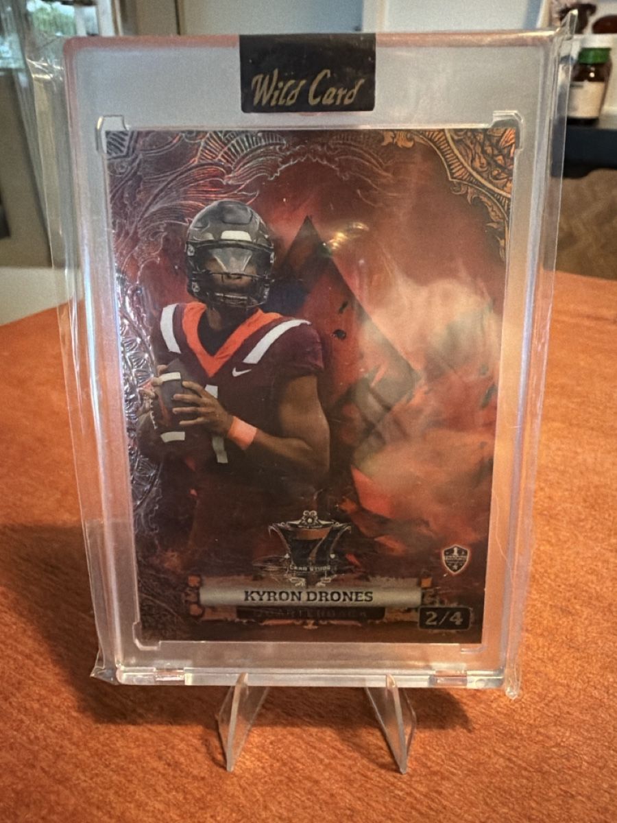 NFL Carte collezionabili: NFL - Kyron Drones - Wild Card 7 Card Studs - 2/4 – Usato da Bern venduto da sam_25hm