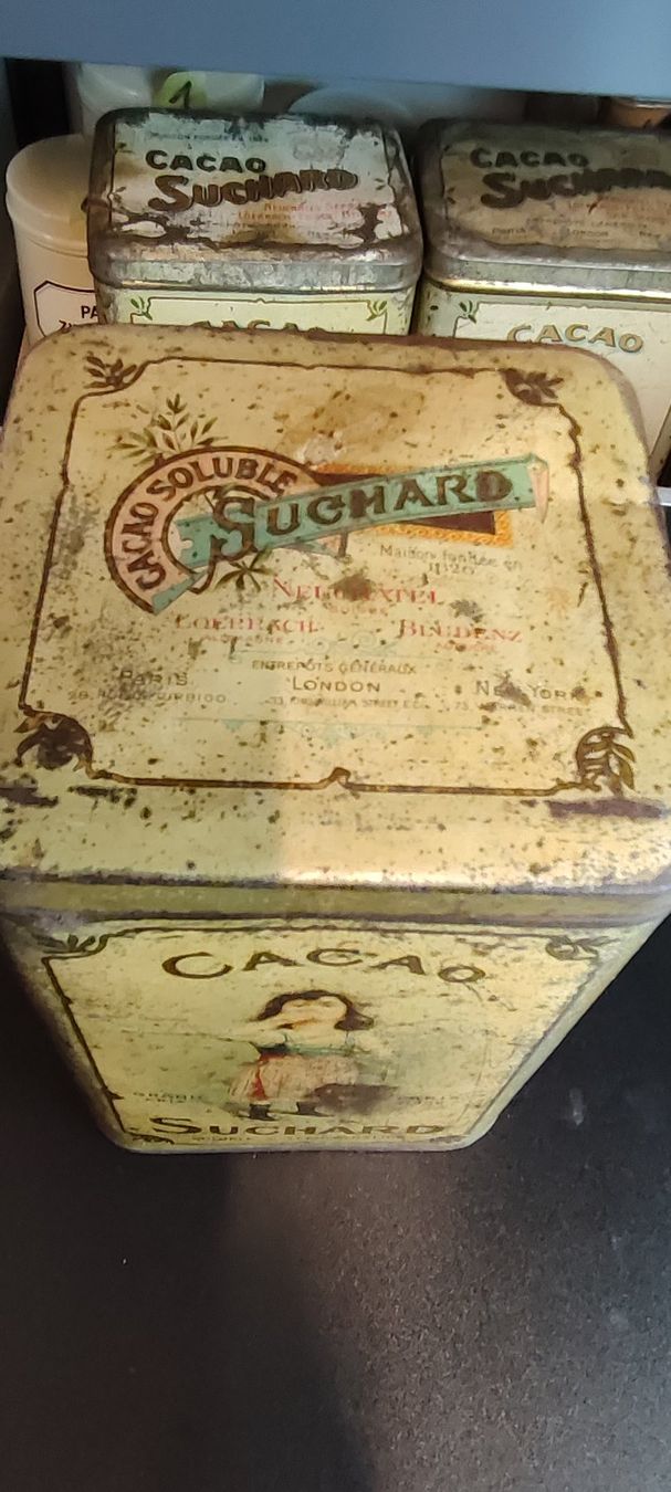 Suchard Barattoli: Wunderschöne alte Blechdose von Suchard Kussmädchen 4 22cm – Usato da Gelterkinden venduto da MYSTOREFORYOU4460 1