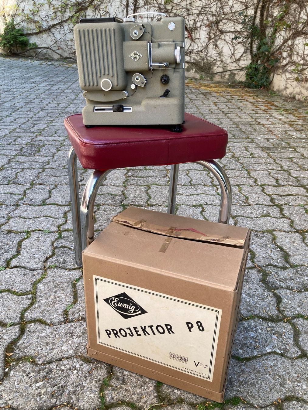 Eumig Proiettori: Projecteur Eumig P8 – Usato da Vevey venduto da parine