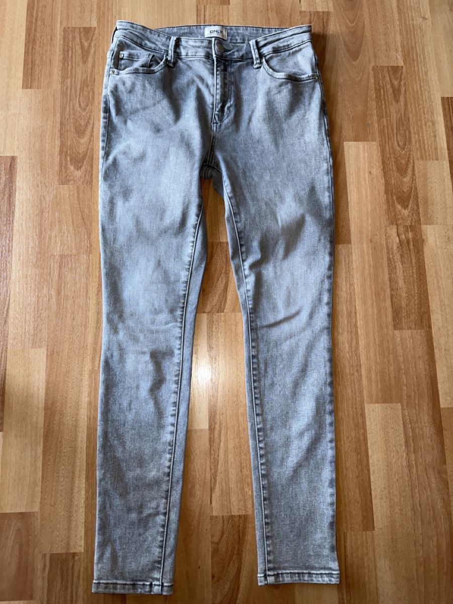 Only Pantaloni: Only Hose Gr. L/30 grau – Usato da St. Gallen venduto da mai_gd7k