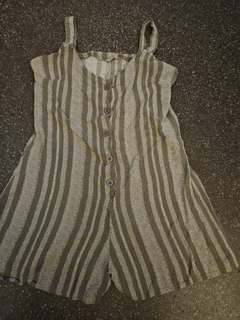 Sommerlicher Jumpsuit / Kurzoverall Gr. S olive gestreift 