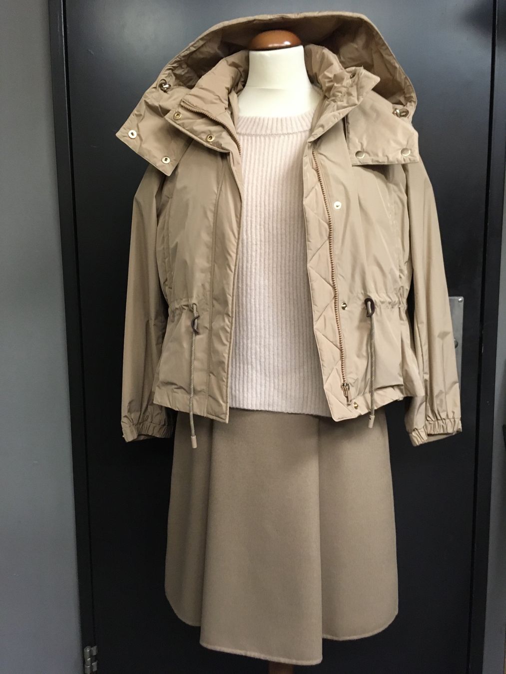 Max Mara Maglioni & Felpe: Max Mara Weekend LA Strick Pullover Lotus beige Gr M neu – Nuovo e nell'imballaggio originale da Zürich venduto da rar_b2y9 6