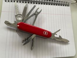 Schweizer Taschenmesser rot, viele Funktionen, CHF 40