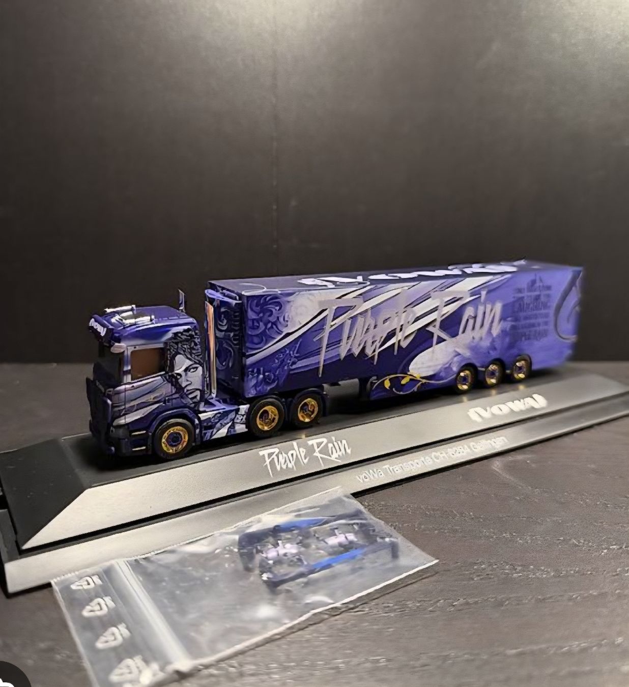 Herpa Modellini d'auto: Herpa Vowa Purple Rain – Nuovo e nell'imballaggio originale da Muri AG venduto da Scooby-Doo1