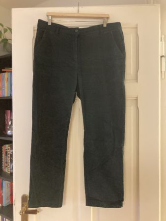 Tannengrüne Cord-Hose, Gr. 46