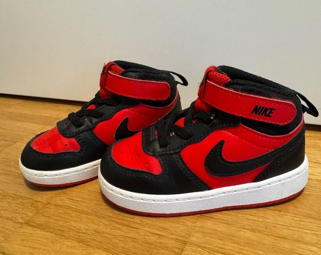 Nike Scarpe per ragazzi: Nike Schuhe Kinder Gr. 23.5 – Usato da Oberägeri venduto da Mandy_candy