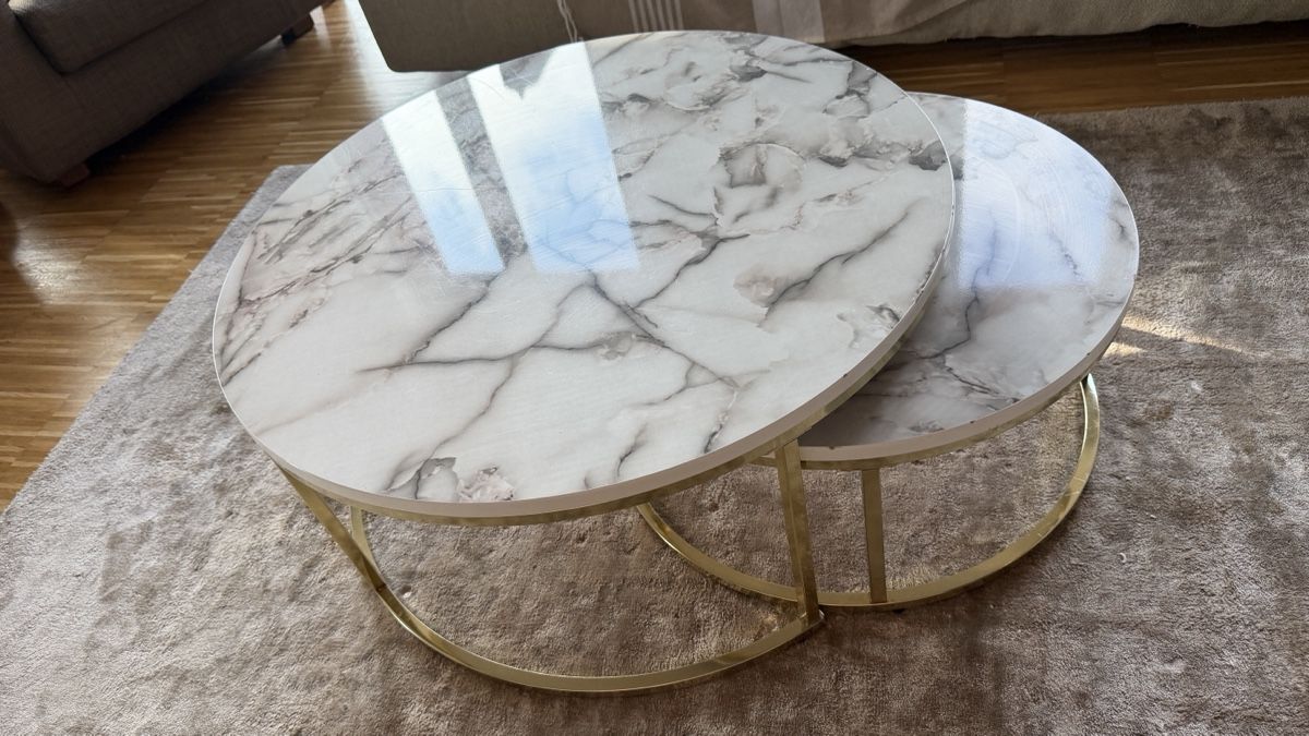 Tische: Couchtisch Set rund Marmoroptik Gold – Gebraucht aus Kloten von AMHHN
