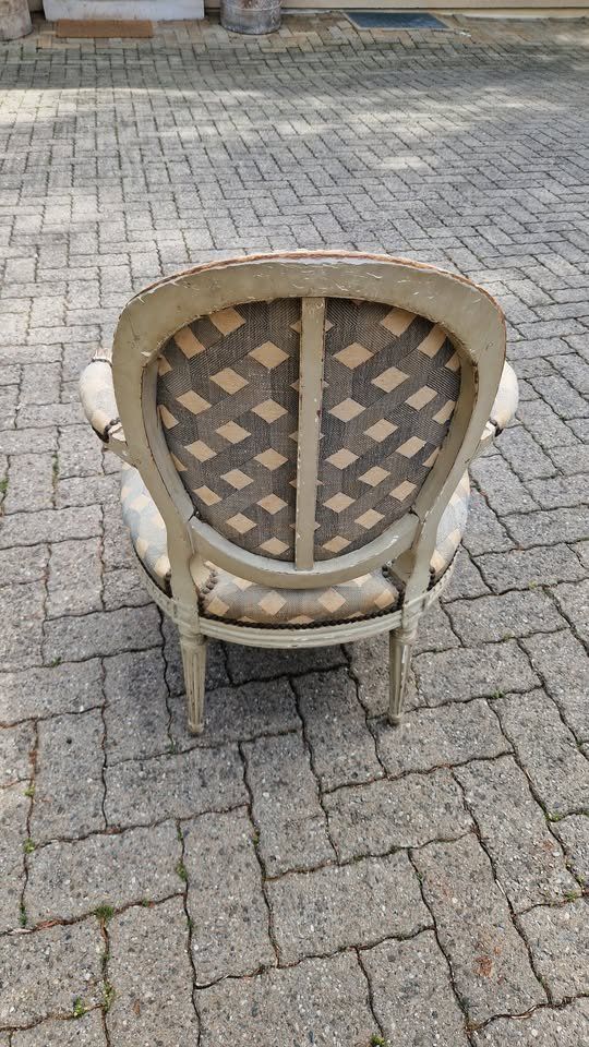 Poltrone: Fauteuil médaillon Louis XVI cabriolet – Usato da Chêne-Bougeries venduto da jea_m9zl 1