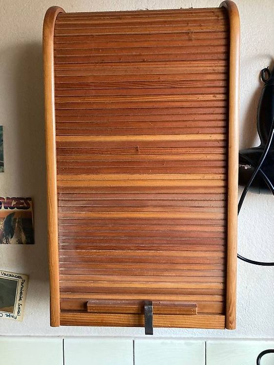 Wandschrank mit Rollo (Gebraucht) in Liebefeld für CHF 30 – nur ...