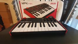 Akai MPK mini + decksaver