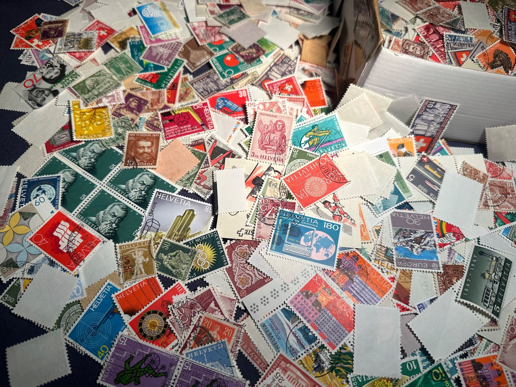 Tutti i francobolli: Karton mit Briefmarken Schweiz - Sammlung – Usato da Stettfurt venduto da 2442 1